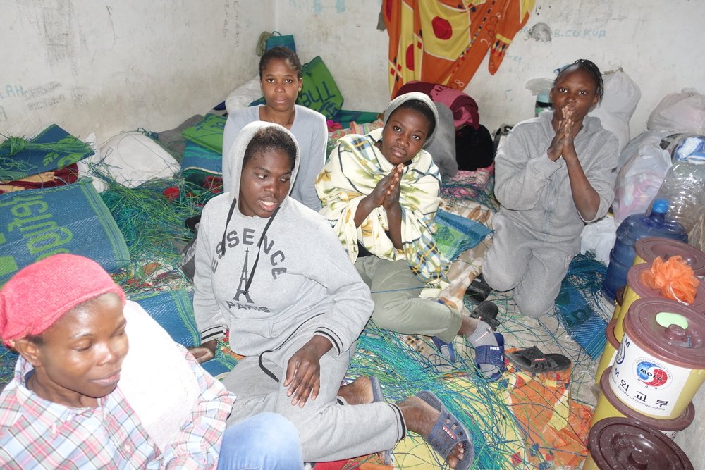 39 femmes sont coincées dans ce centre de détention situé entre Misrata et Tripoli depuis un mois, privées de contact avec l’extérieur et avec leurs familles. © Tankred Stoebe/MSF
