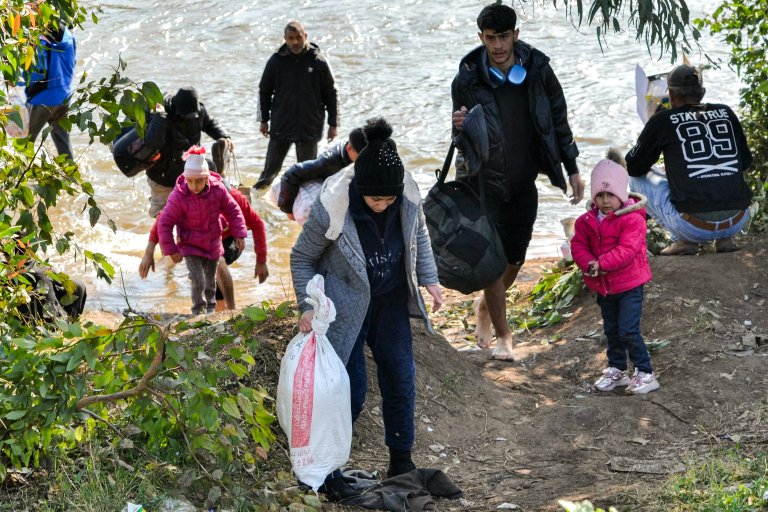 File photo used for illustration: Syrian Alawites crossing the Nahr al-Kabir River on March 11, 2025, amid deadly sectarian violence along Syria’s coast | Photo: AFP 
