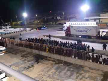 A transfer of migrants to Porto Empedocle | Photo: Alessandro Puglia