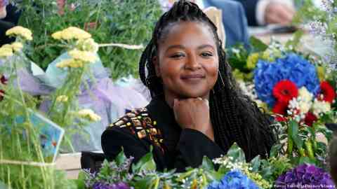 Toure is hardly visible among the bouquets after being sworn in as state minister | Photo: Marcus Brandt/dpa/picture-alliance