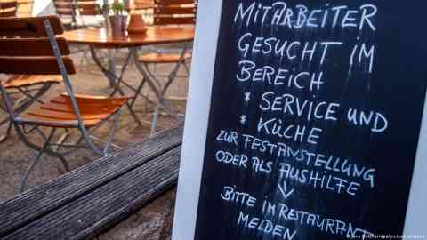 Boards with 'Employees wanted' written on them have become a common sight in Germany | Photo: Jens Büttner/dpa/picture alliance