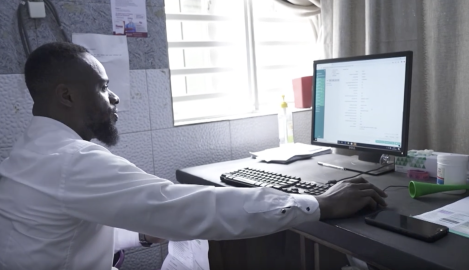 Many medical professionals are leaving Nigeria, causing a shortage of healthcare workers in the country. | Photo: DW screenshot