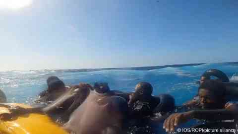 A still from the Italian coast guard shows one of several rescue operations carried out by the Italian officials on Saturday (August 5) | Photo: IOS/ROPI/picture alliance 