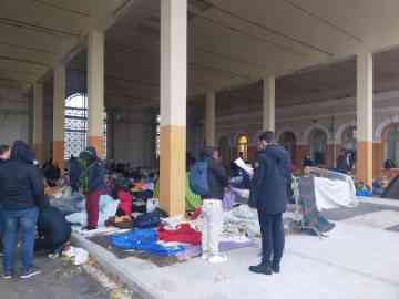 A migrant eviction operation in the Porto Vecchio area of Trieste | Photo: ANSA/MICOL BRUSAFERRO
        