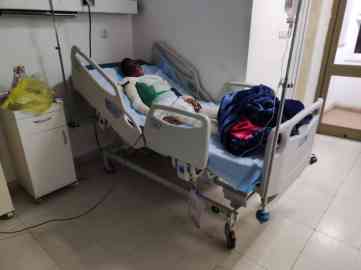 Abdullah, 18, was burned with gasoline by a smuggler in Sebbah. The young Sudanese man is hospitalized for several months | Photo: Private