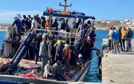 From file: The arrival of a large boat carrying migrants to Lampedusa | PHOTO: ANSA