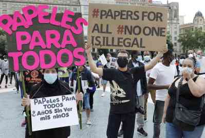File photo: People attending a protest against racism and discrimination of migrants in Barcelona. An estimated 600,000 are undocumented migrants in Spain | Photo: ANDREU DALMAU/ARCHIVE EPA