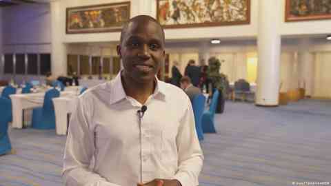 26-year-old Alfred Mburu is one of many Kenyans hoping to work in the hospitality industry in Germany. He wants to become a successful chef | Source: DW