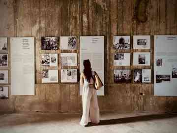 Pictures of the migrants from the exhibit | Photo: CREDIT/Palazzo d'Avalos