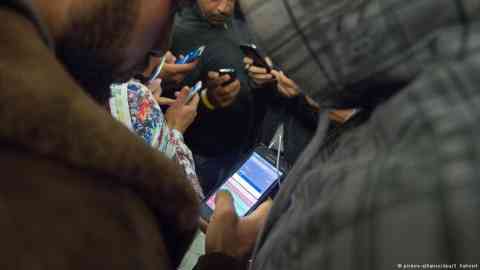 From file: Studies show that smartphones are crucial to refugees and migrants | Photo: Picture-alliance/dpa/S.Kahnert