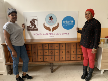 Deborah (L) and Mimi (R) work at the Women and Girls Safe Space | Photo: Emma Wallis / InfoMigrants