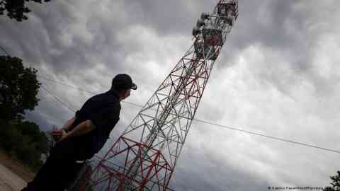 Detect and deter: one of the electronic surveillance pylons near the Greek-Turkish border that aims to detect migrants and deter them from crossing into Greece | Photo: Giannis Papanikos/AP/picture alliance