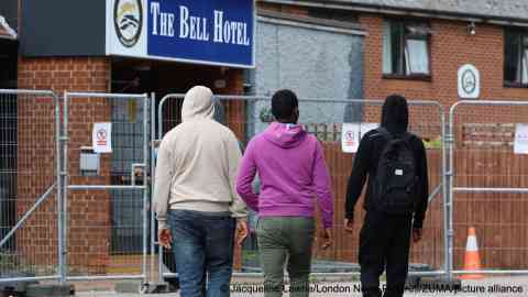 The Bell hotel in Epping has become the focal point of repeated protests against migrants | Photo: Jacqueline Lawrie/ZUMA/picture-alliance