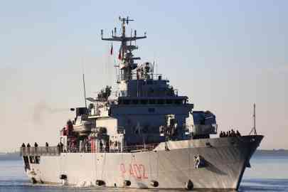 File photo: Migrants intercepted in international waters off Italy, arrive aboard the Italian Navy vessel Libra at Shengjin, Albania, November 8, 2024 < Photo: Malton Dibra / EPA