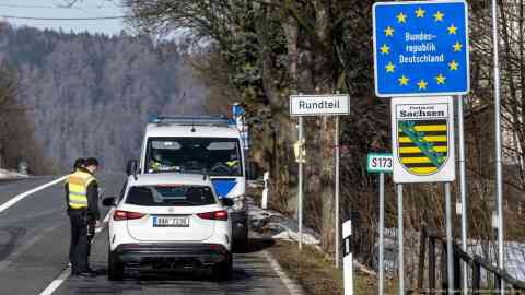 Germany stepped up its checks at land border crossings for all nine of its neighbors | Photo: Ondrej Hajek / CTK / picture alliance / dpa