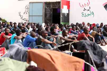 Detained migrants sitting in the Abu Salim detention center in Gasr Garabulli, 60 kilometers east of Tripoli, Libya | Photo: EPA/STR