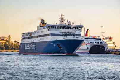 From file: Blue Star Paros, the ferry of Blue Star Ferries belonging to Attica Group is entering the Port of Piraeus. A new investigation claims that passenger ships like this one transport migrants from Italy back to Greece without allowing them to file for asylum | Photo: Nicolas Economou/picture-alliance