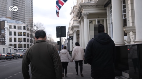 A screenshot from the DW report about two Afghans in London asked to move hundreds of kilometers because of a lack of accommodation | Photo: DW / Kate Martyr