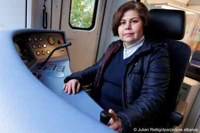 Sonia Alaghehband, a trainee at Deutsche Bahn, December 2, 2022 | Photo: picture alliance/dpa/Julian Rettig