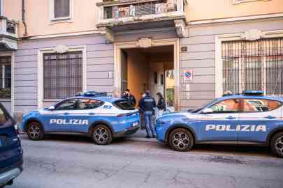 Policemen and vehicles | Photo: ARCHIVE/ANSA/ANDREA FASANI