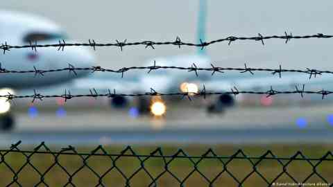 Critics have likened the measures to tactics employed by authoritarian regimes | Photo: Daniel Kubirski/picture alliance