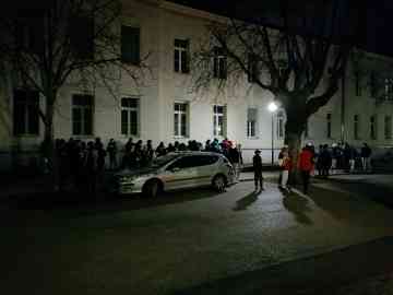 Asylum seekers gather each night outside the reception center in Traiskirchen, where there are estimated to be around 1,800 people | Source: Delshad Bazari
