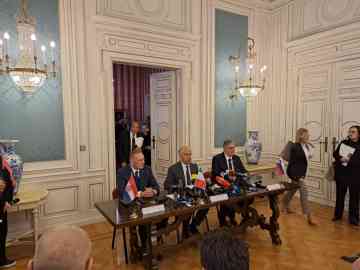 Italian Interior Minister Piantedosi with his Slovenian and Croatian counterparts, Bostjan Poklukar and Davor Bozinovic | Photo: ARCHIVE ANSA / STEFANO GIANTIN