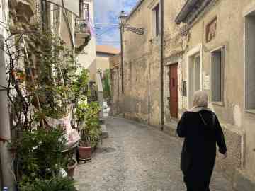Amal Ahmad Okla, a 43-year-old Syrian woman arrived in Camini in 2016 | Photo: InfoMigrants
