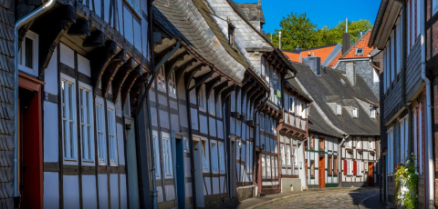 Shrinking cities make room for refugees | Source: DW