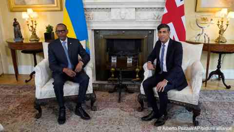 Britain’s Prime Minister Rishi Sunak, right, and the President of Rwanda Paul Kagame pose for the media, ahead of their meeting inside 10 Downing Street in London, Tuesday, April 9, 2024 | Photo: Alberto Pezzali/AP/picture alliance