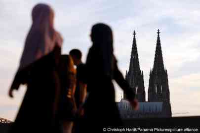 File photo: Women walking in Cologne, Germany, July, 2022 | Photo: picture alliance/Panama Pictures/Christoph Hardt