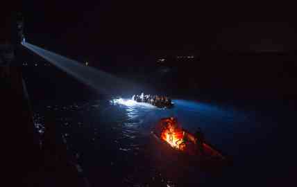 From archive: Turkish Coastal Guard ship UMUT shines light on a boat carrying Syrian migrants as they attempt to reach the Greek island Chios near Izmir, Turkey, December 9, 2015 | Photo: EPA/TOLGA BOZOGLU