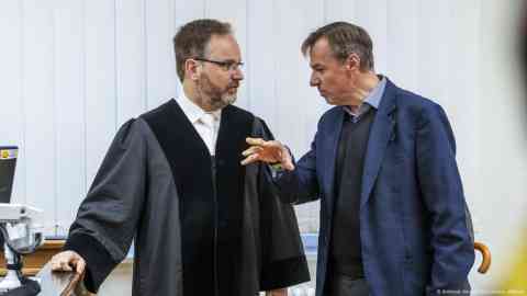 Prosecutor Christoph Gillot (left) was pushing for 18 months in jail, while defense attorney Frank Kumpolt said the officer should be acquitted | Photo: Andreas Arnold/dpa/picture alliance