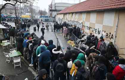 File photo: Migrants queuing in the cold at the immigration office of the police headquarters to request a residence permit, Turin, January 23 2025 | Photo: Alessandro di Marco / ANSA