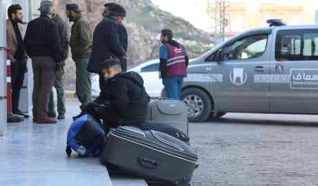 A Syrian child sitting on the family's luggage on his way to return home from Turkey at the Bab al-Hawa border crossing, in Idlib, Syria | Photo: EPA / YAHYA NEMAH