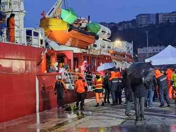 The arrival in Ancona of humanitarian vessel Ocean Viking of the NGO Sos Mediterranée with 336 rescued passengers on board, March 18, 2024 | Photo: ANSA/DANIELE CAROTTI