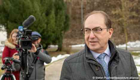 German Interior Minister Alexander Dobrindt announces plans for his 'faster route to work' for asylum seekers in Germany on Sunday, February 22 | Photo: Stefan Puchner/dpa/picture alliance