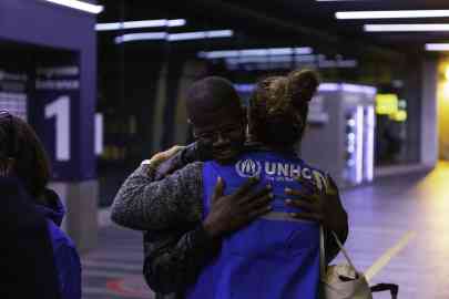One of the refugees selected for the UNICORE project received a warm welcome in Rome by a UNHCR member of staff | Photo: Michele Cirollo / UNHCR