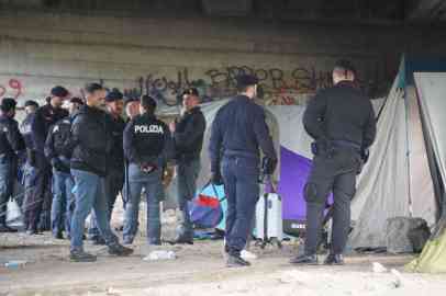Italian security forces dismantling a migrant encampment on the banks of the Roya river in the border city of Ventimiglia. September 10, 2025 | Photo: ANSA/Alice Spagnolo