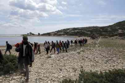 Migrants walk on the beach of Tripiti on Gavdos island, Greece, after they disembarked from a fishing boat, April 9, 2015. | Photo: EPA / VASSILIS MATHIOUDAKIS