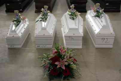 From file: Coffins of children are pictured among those of victims in a hangar of Lampedusa airport on October 5, 2013 after a boat with migrants sank killing more than a hundred people | Photo: ANSA / LANNINO

