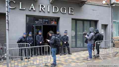Brussels police did not allow people to enter the venue of the "national conservatism" conference after a shutdown was ordered | Photo: James Arthur Gekiere/Belga/dpa/picture alliance