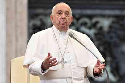 Pope Francis holding the weekly general audience in St. Peter's Square at the Vatican, October 23, 2024 | Photo: ANSA/MAURIZIO BRAMBATTI