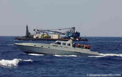 Family members of migrants missing since April are taken on a tour of the area where a submarine prepared to search for the wreck of the boat that sank off the coast of Tripoli, Lebanon August 22, 2022 | Photo: Mohamed Azakir/Reuters