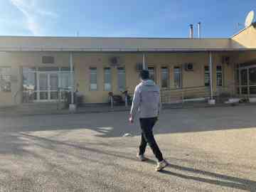 Karoum Aryoubi, a 17-year-old Afghan, spent nearly 11 months detained in North Macedonia after being accused of being a migrant smuggler. He says he is innocent and was 'traumatized' by this experience. Like others, he wanted to reach Western Europe. Vizbegovo, North Macedonia, October 2025 | Photo: InfoMigrants
