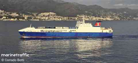 The Danish cargo ship Stena Shipper, on which the two migrants had hidden | Photo: Marine Traffic/Corrado Botti