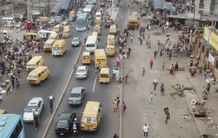 Many people in Nigeria want to migrate to seek a better life. Travel agents help some of them. | Photo: DW screenshot