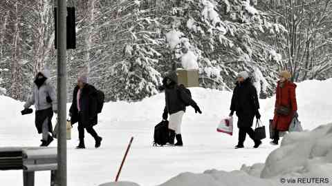 From file: Migrants arrive at the Vaalimaa border check point between Finland and Russia in Virolahti, Finland December 15, 2023 | Photo: Lehtikuva/Heikki Saukkomaa via REUTERS/File