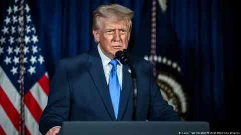 US President Donald Trump wrote after the shooting  of two National Guard officers he planned to 'permanently pause migration from all Third World Countries' | Photo: Daniel Torok/Avalon/Photoshot/picture alliance
