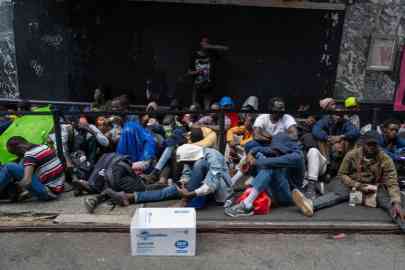 Asylum seekers abandoned in the street in Trieste | Photo: ANSA /Getty Images via AFP
